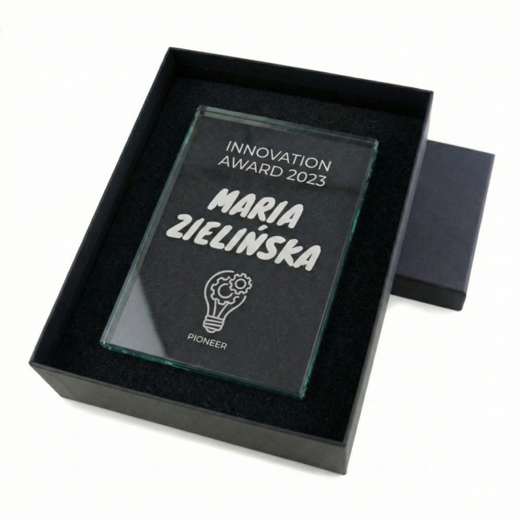 Trofeum ze szkła akrylowego statuetka z plexi - AC00-GR-ETUI (1).png
