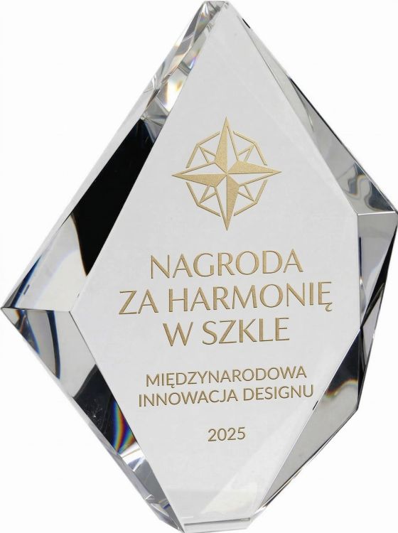 Efektowne trofeum szklane fazowane krawędzie C036